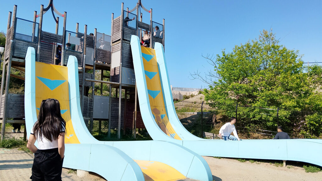 38_彩都なないろ公園_ダブルフリーフォール（滑り台）近景