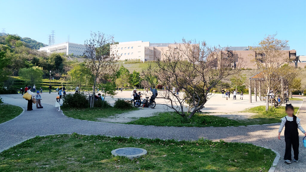 41_彩都なないろ公園_隣の広場