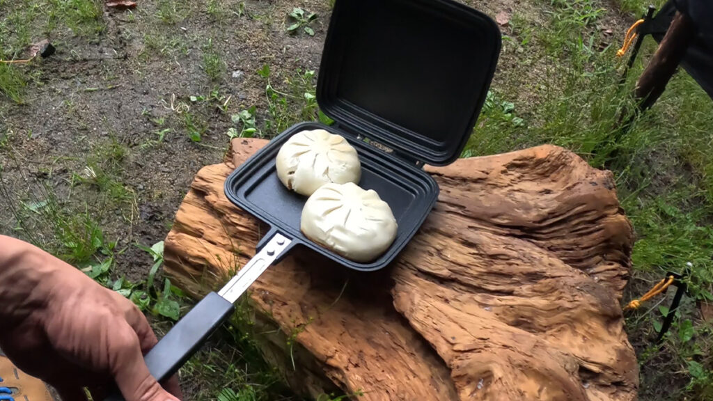 肉まんを焼く